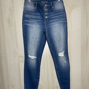 NWOT Maurices distressed jeans raw hem button fly, size medium